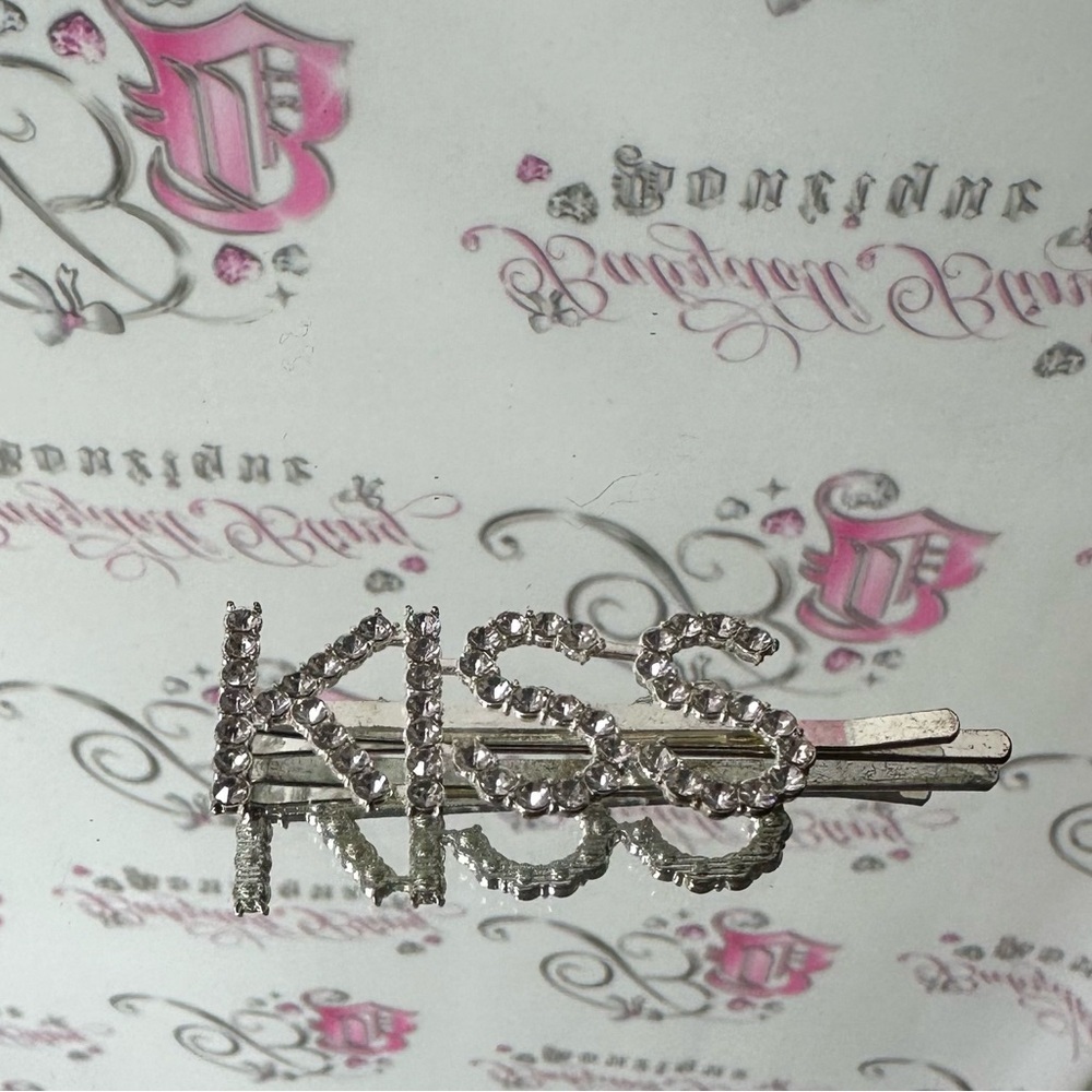 Hair barrette clip bling crystal silver diamond Rhinestone 'KISS' Hair Clip